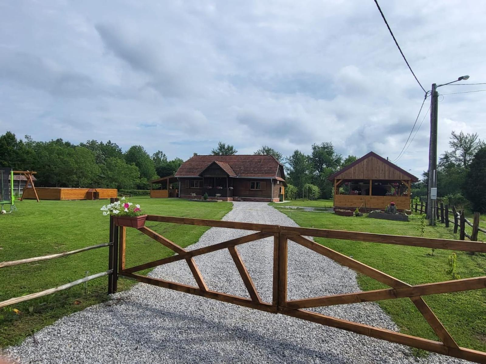 Villa Kuca Za Odmor Jopi I Mare Topusko Exterior foto